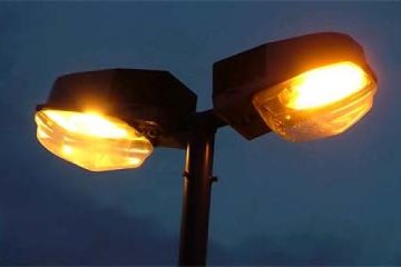 Signs You Need a Professional Electrician for Your Street Light