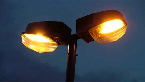 Signs You Need a Professional Electrician for Your Street Light