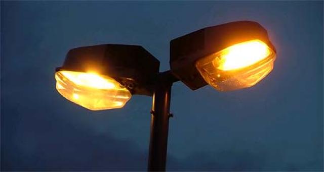 Signs You Need a Professional Electrician for Your Street Light