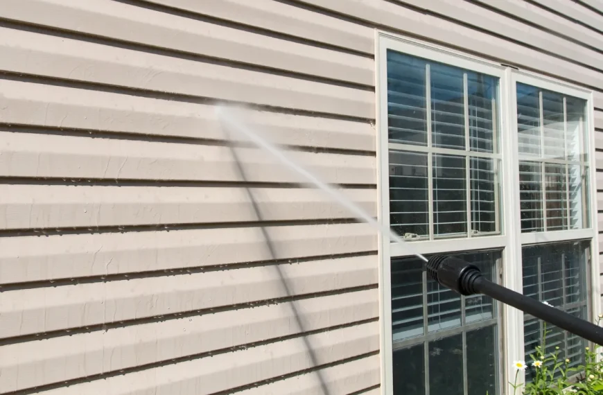 How Tight Should Vinyl Siding Be On My Indiana Home?