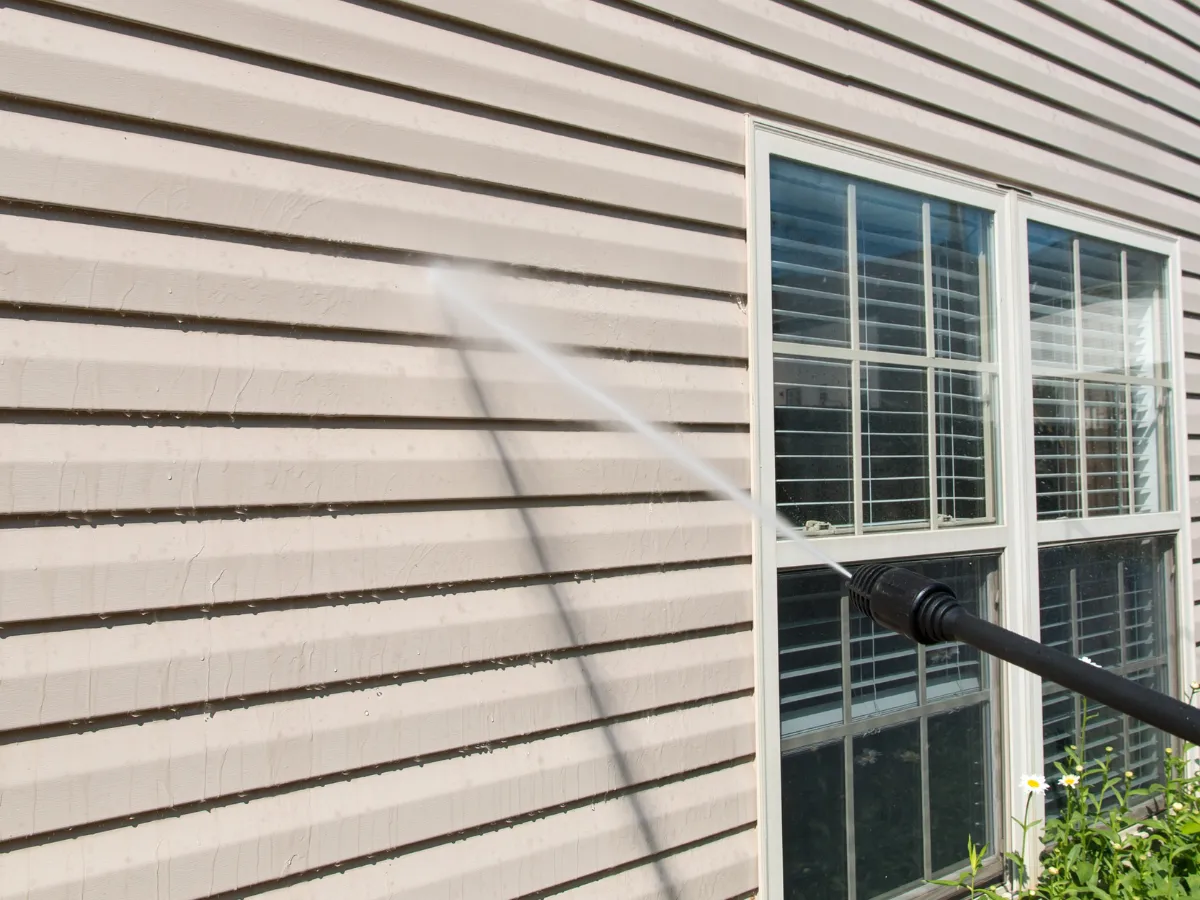 How Tight Should Vinyl Siding Be On My Indiana Home?